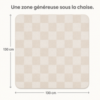 Dimensions du tapis damier beige : 130 × 130 cm, soit 1,69 m² au sol
